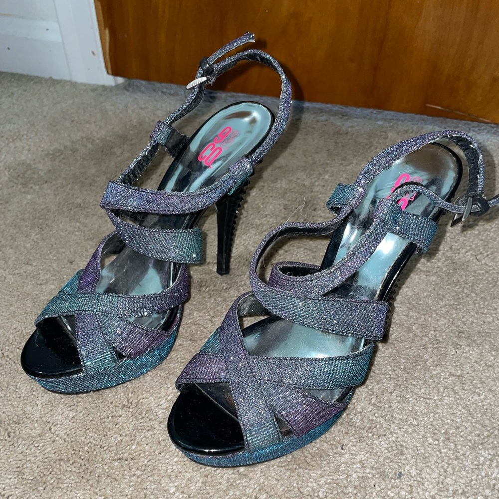 9&co. Strappy Sparkle Heels with Studded Heel Women’s 6.5 Purple/Blue/Black NWOT